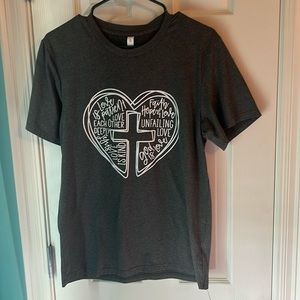 Very cute dark grey tee!✨